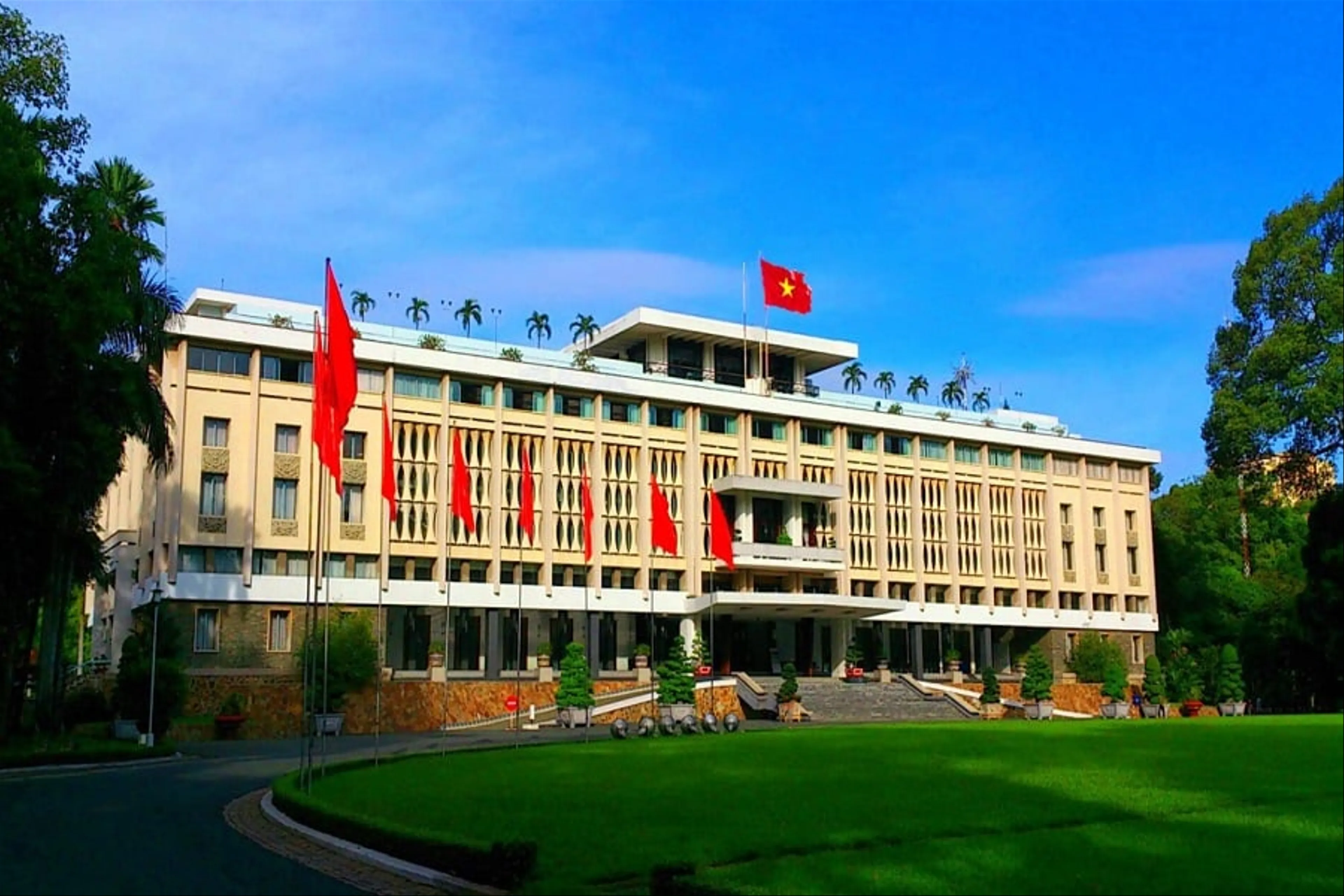 Vietnam's Southern Serenade: A 6-day Coastal And City Retreat