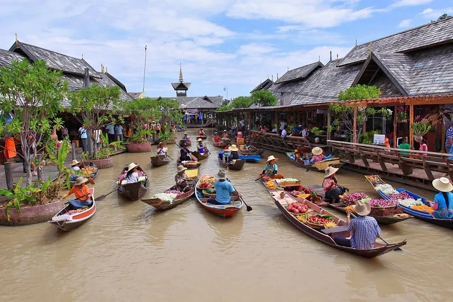 Chợ nổi Bốn Miền