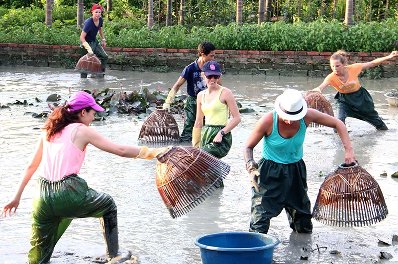 Cuộc Sống Dân Dã Của Người Dân Địa Phương