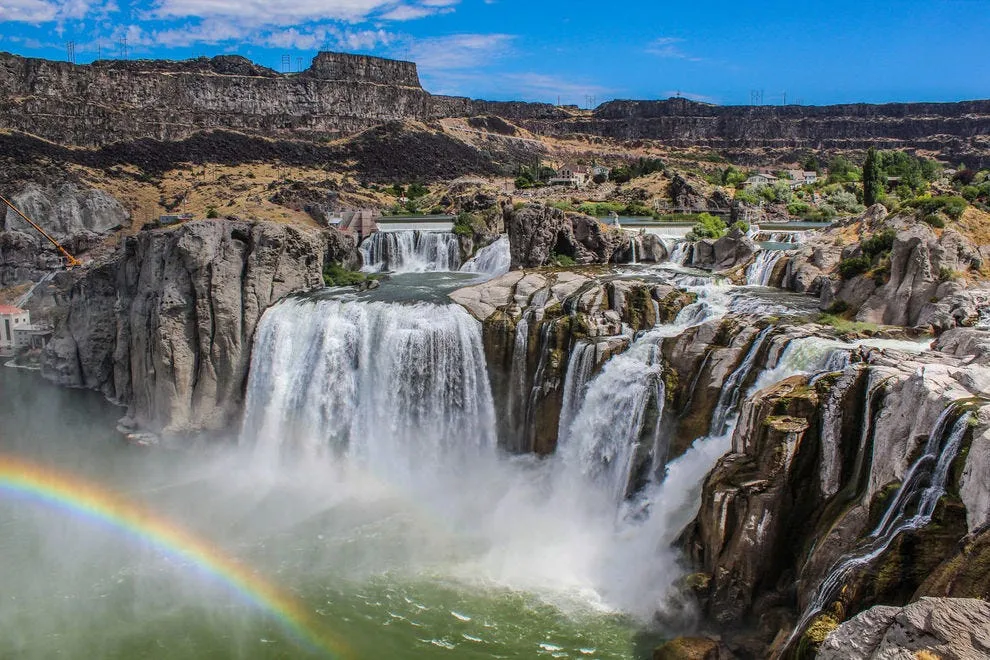 Scenic Landscapes: Natural Wonders Along the Way