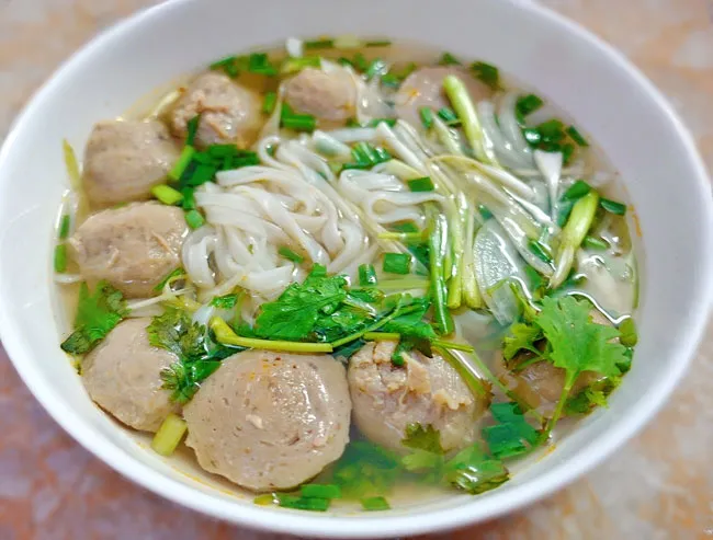 Cách Thưởng Thức Trọn Vẹn Món Phở Bò Viên
