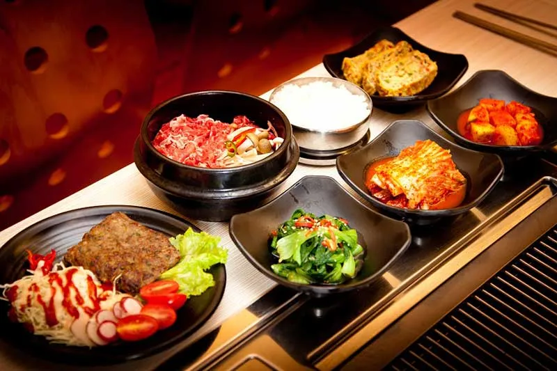 Trải Nghiệm Ẩm Thực Seoul: Từ Phố Ăn Đêm Đến Nhà Hàng Sang Trọng