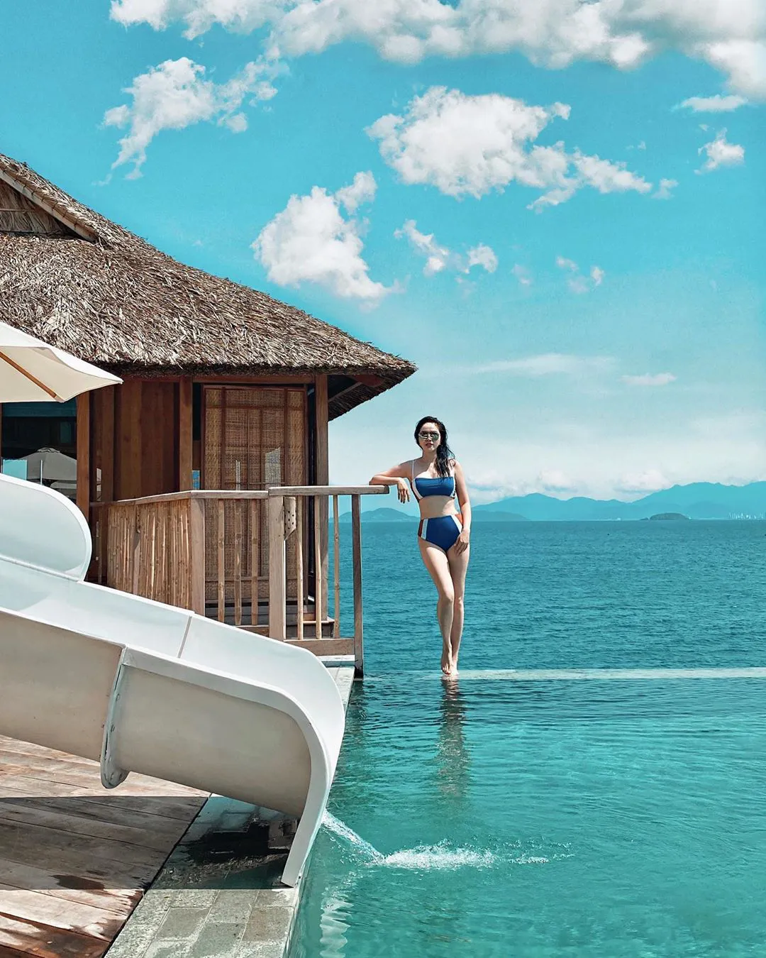 Một vùng biển Việt Nam đang được Bảo Thy, Hà Hồ, Tóc Tiên và loạt người nổi tiếng check-in: Đích thị là điểm đến hot nhất 2020 rồi!