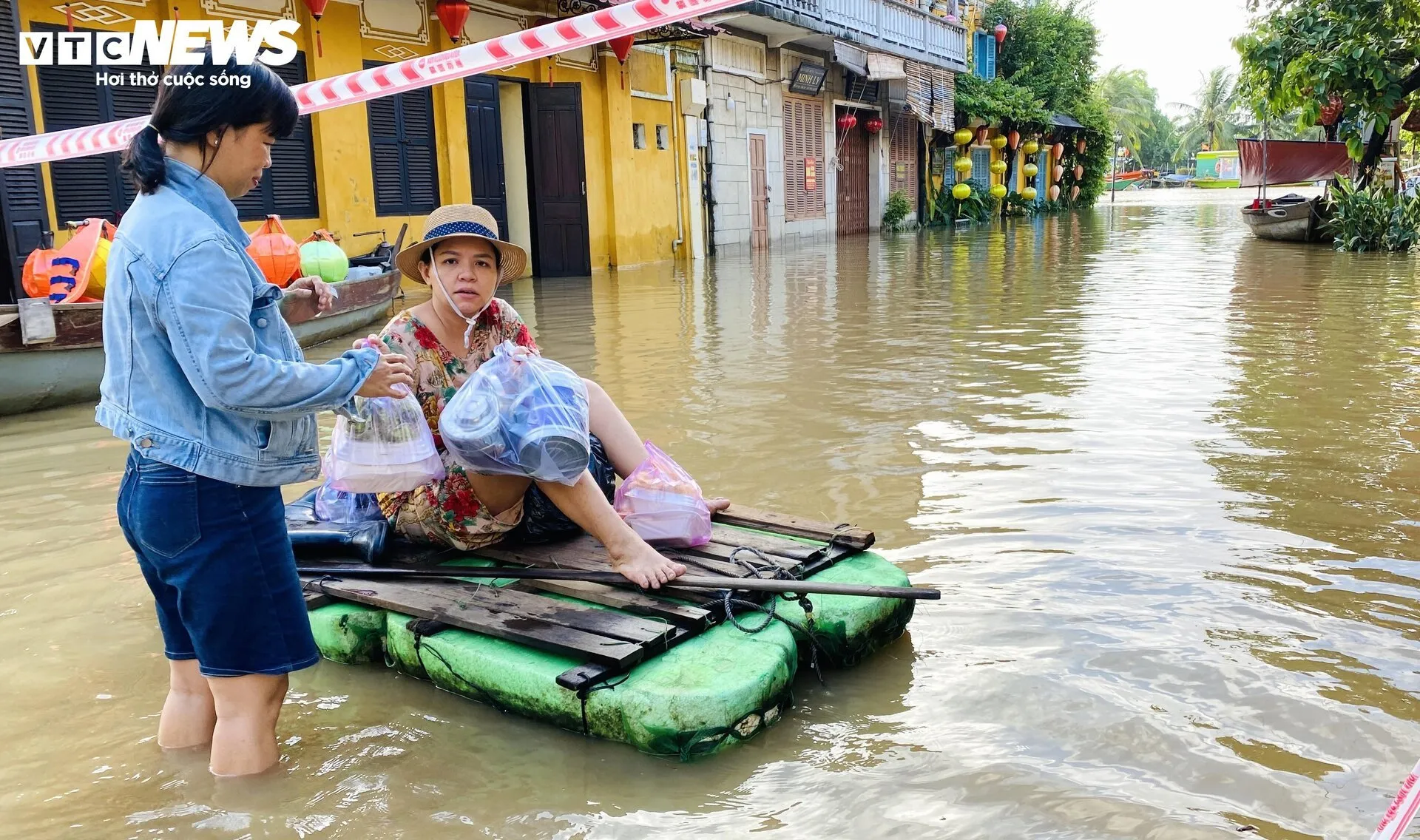 Hướng Dẫn Di Chuyển và Đi Lại Trong Khu Phố Cổ