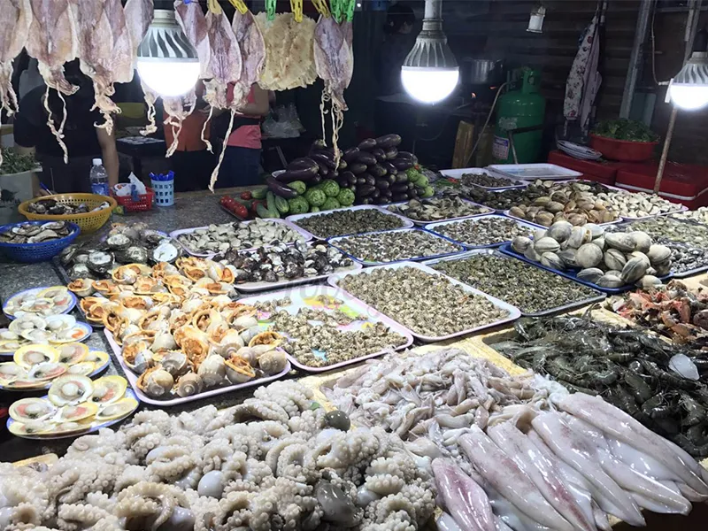 Các Gian Hàng Hải Sản Tươi Sống
