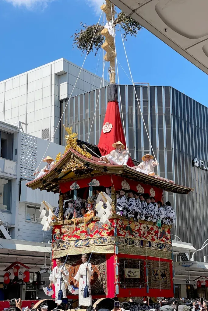 Gion: The Intersection of Tradition and Modernity