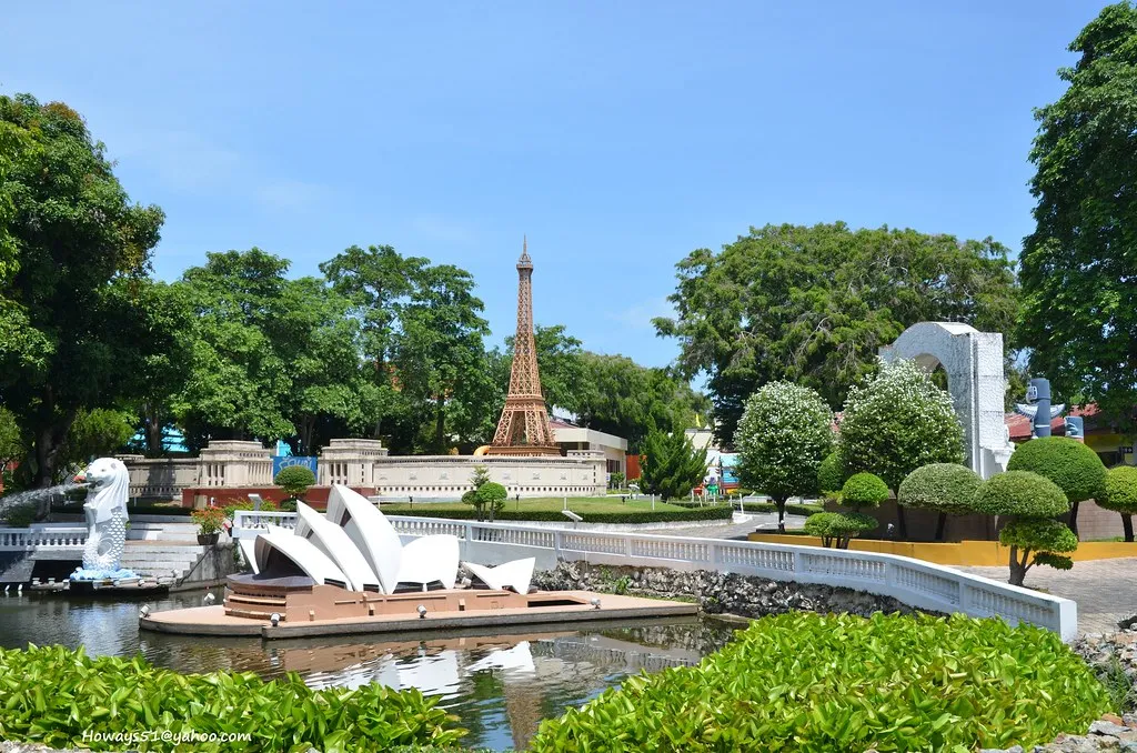 Mini Siam and Mini Europe in Pattaya | Mini Siam is a famous… | Flickr