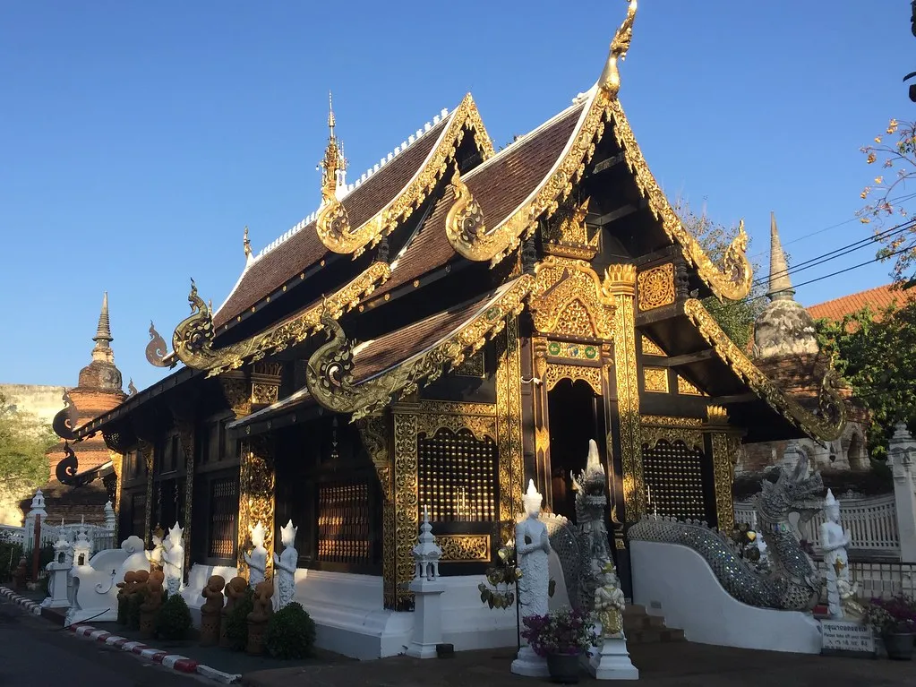 Wat Inthakhin Sadue Muang - วัดอินขีลสะดือเมือง | Small wat … | Flickr