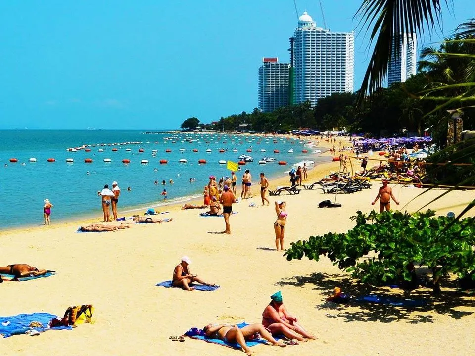 pattaya beach-things to do in pattaya beaches-thailand2 - Living + Nomads – Travel tips, Guides, News & Information!