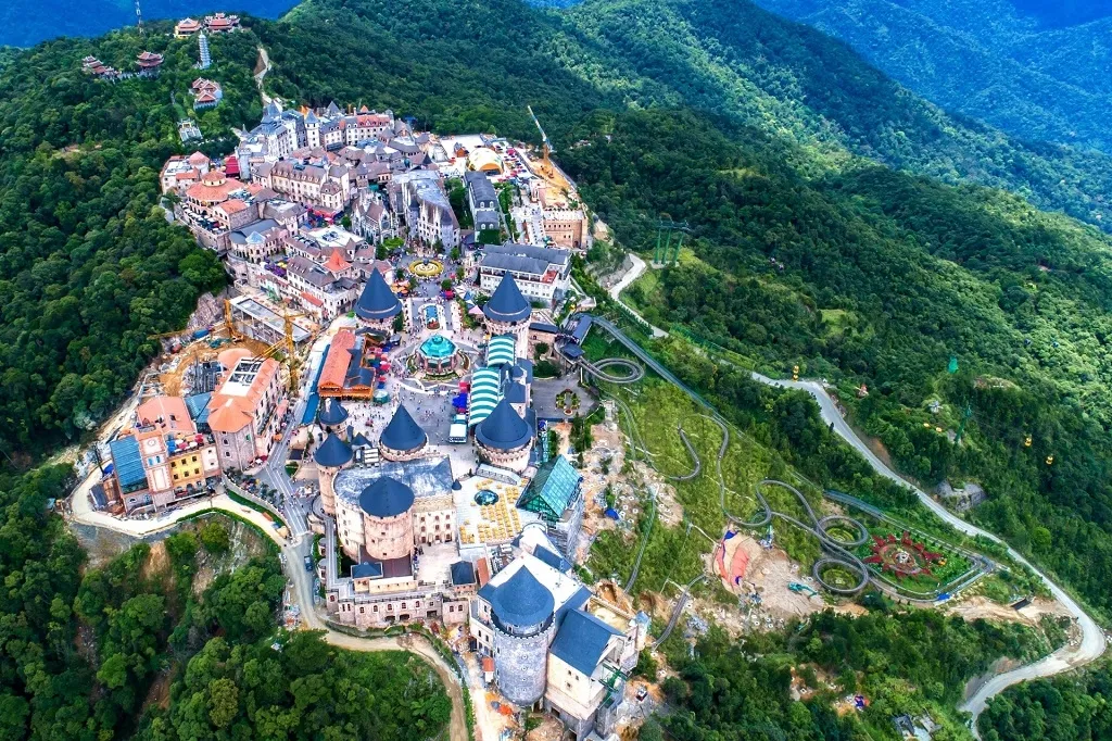 KHÁM PHÁ BÍ MẬT HƠN 100 NĂM TUỔI VỀ BÀ NÀ HILL - Long Phú Tourist - Công ty lữ hành chuyên nghiệp.