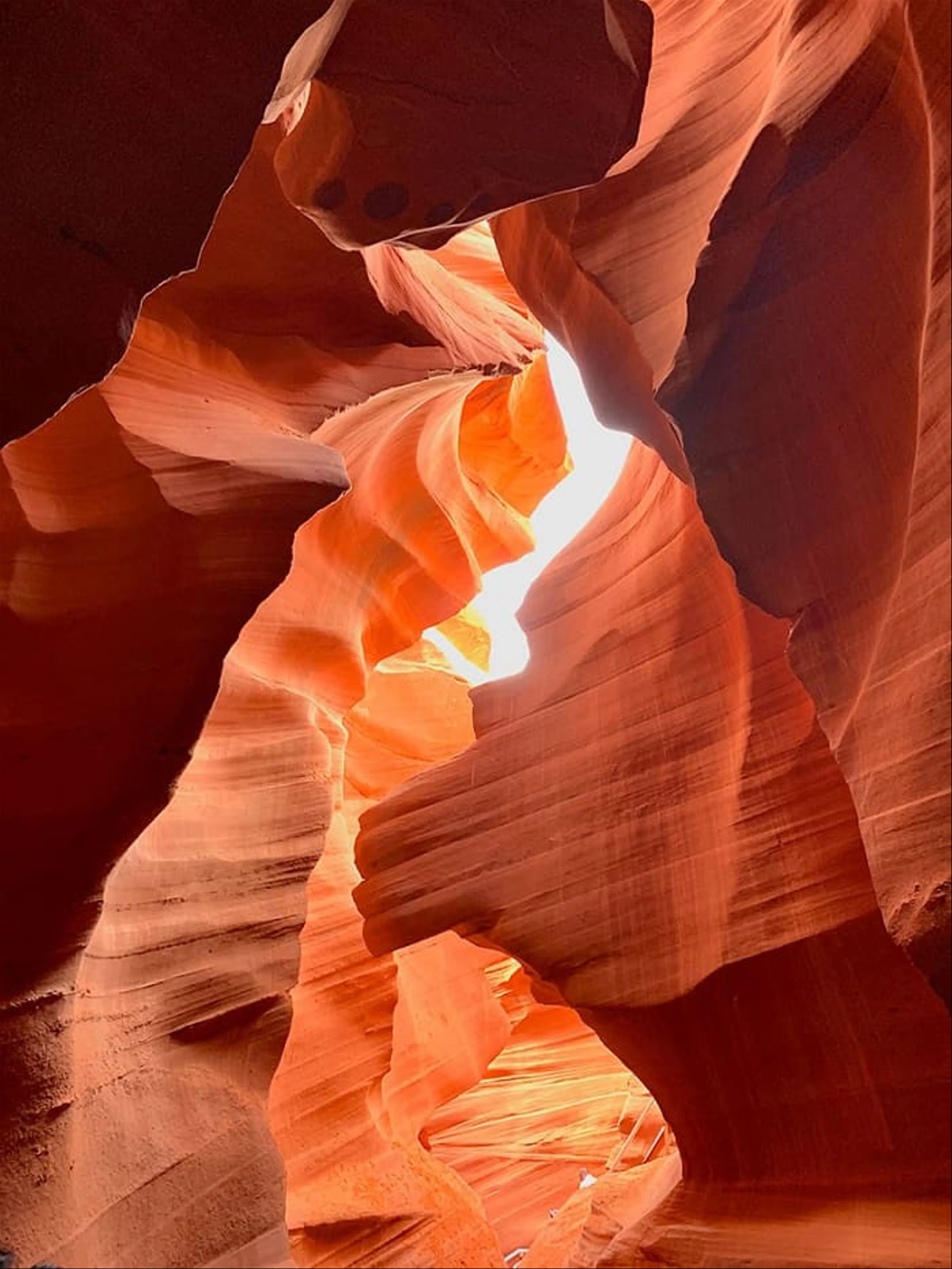 Khám phá bí ẩn của hẻm núi Antelope tại Arizona: Nơi ánh sáng và cát hòa quyện