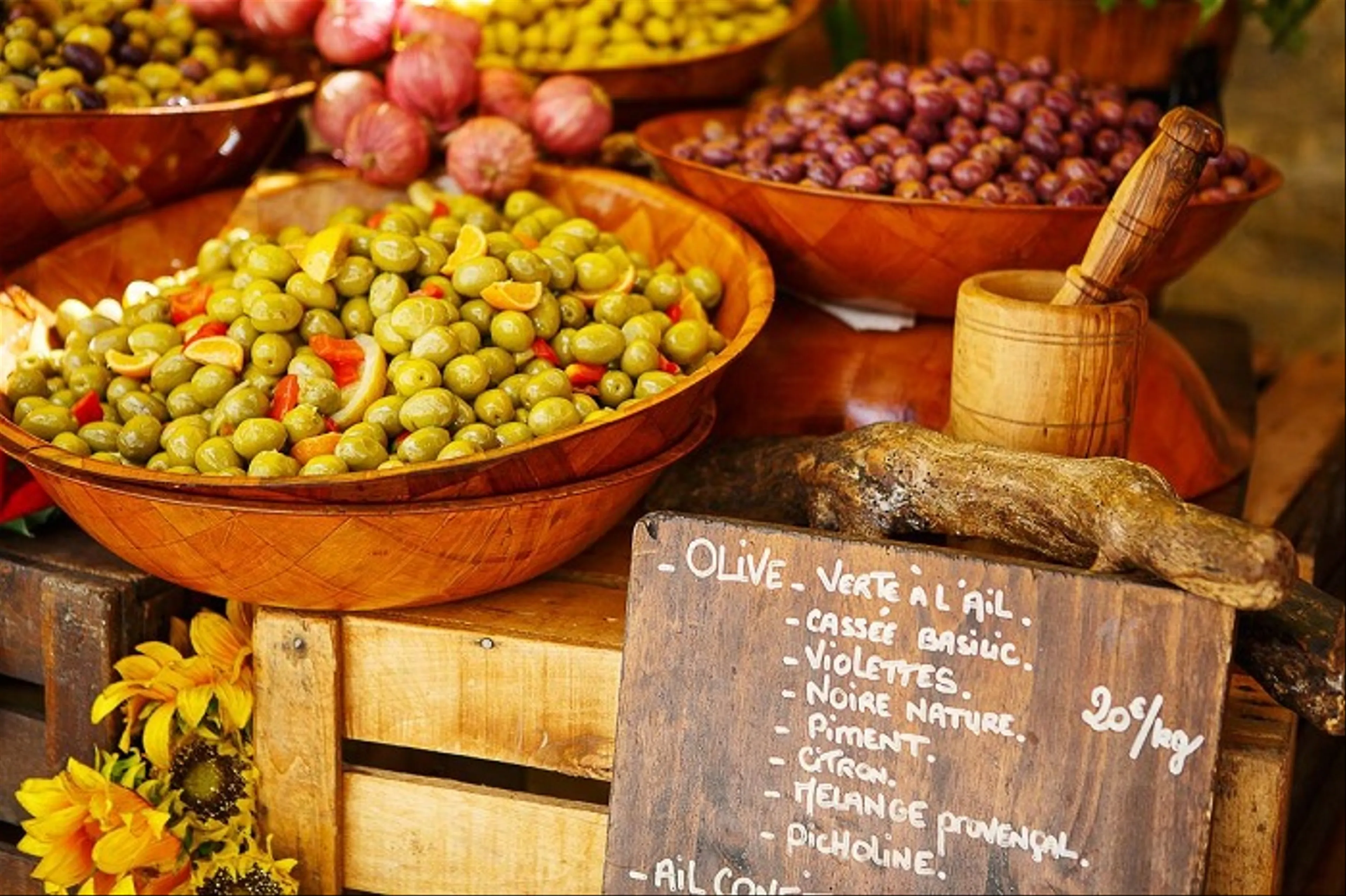 Thưởng Thức Ẩm Thực Độc Đáo Tại Khu Chợ Truyền Thống Provence, Pháp