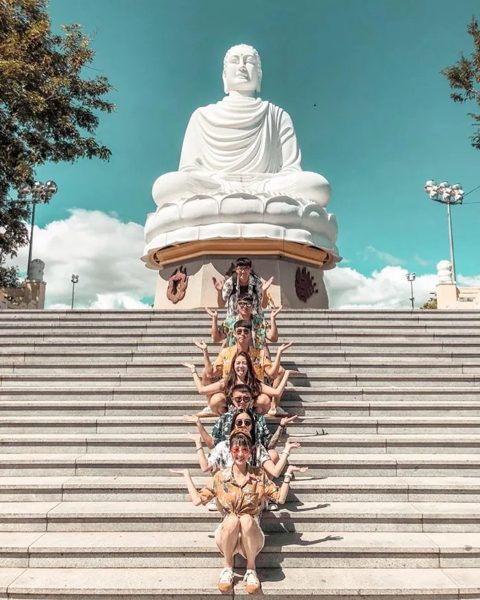 Về Nha Trang nhớ ghé chùa Long Sơn check-in bức tượng Phật trắng độc nhất vô nhị