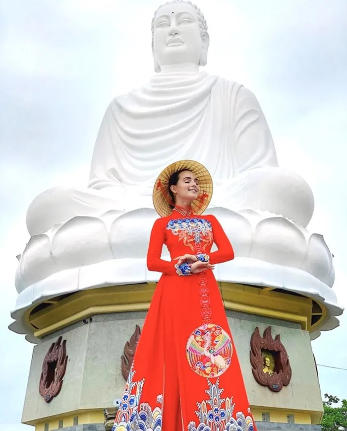 Về Nha Trang nhớ ghé chùa Long Sơn check-in bức tượng Phật trắng độc nhất vô nhị