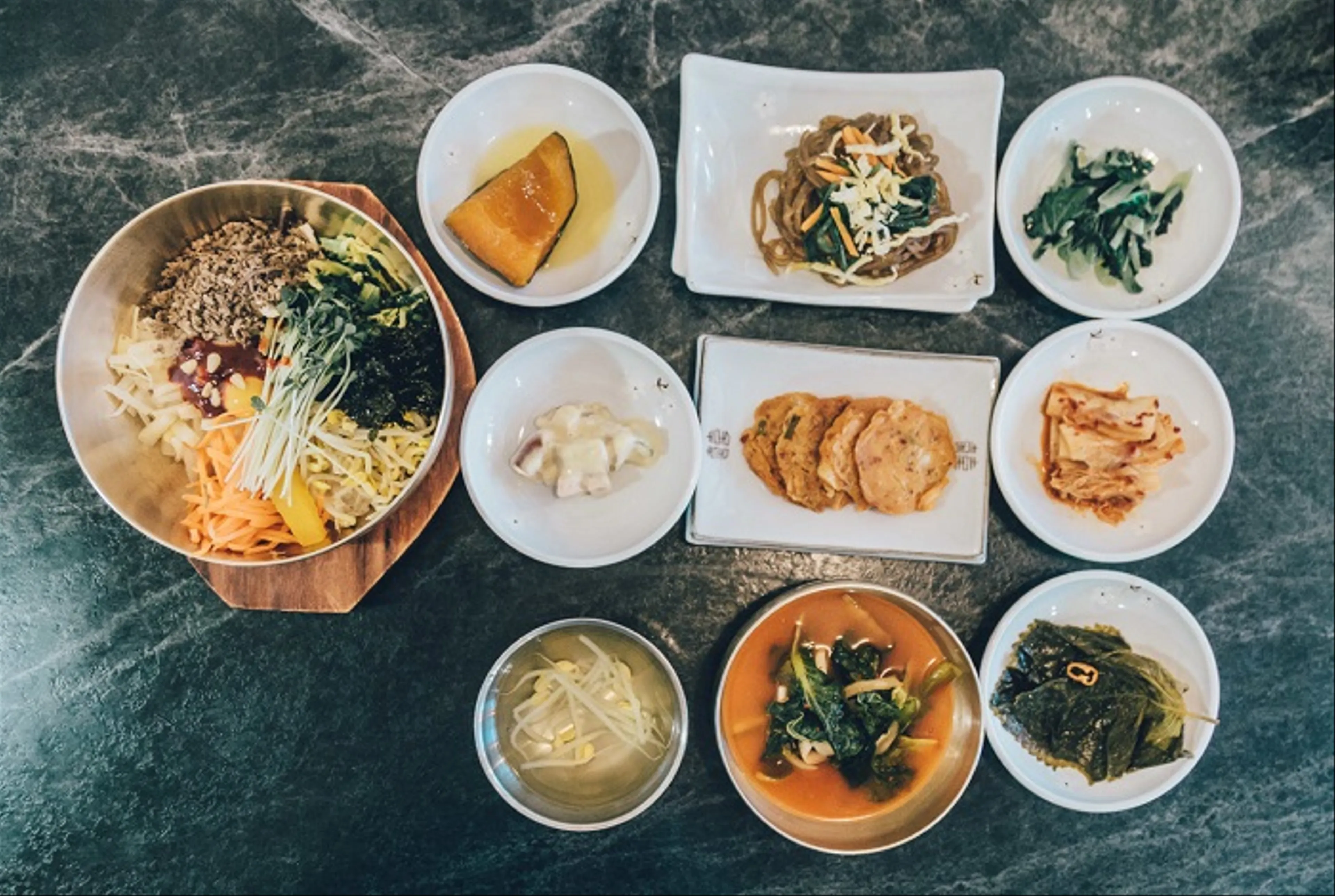 Thưởng Thức Bibimbap Truyền Thống Tại Trái Tim Jeonju