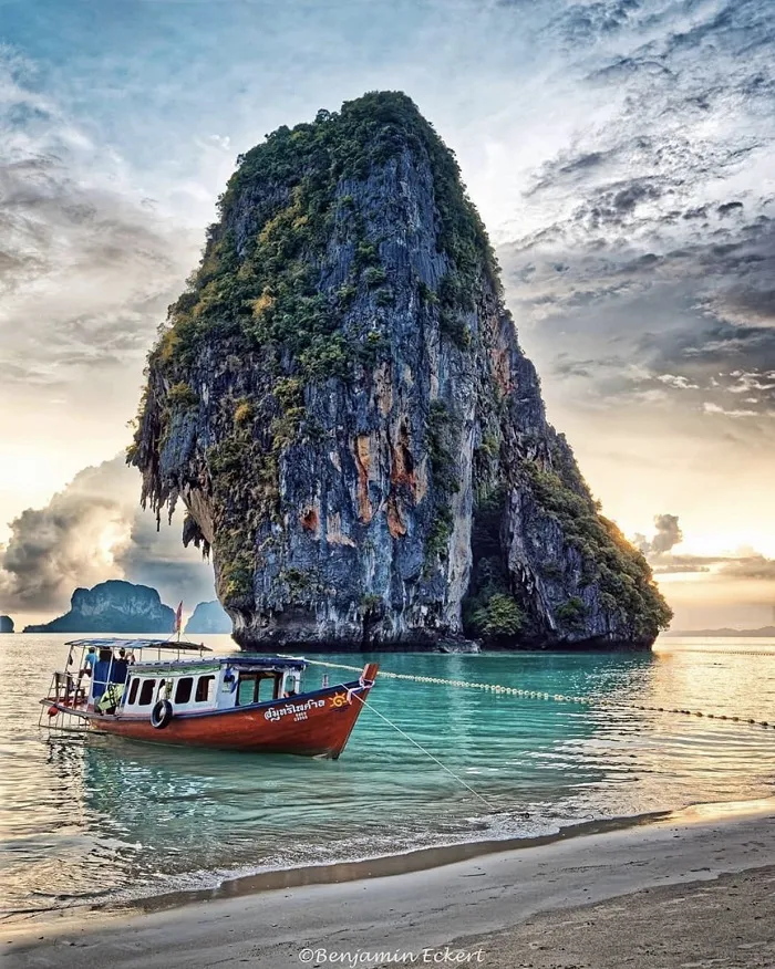 Thư Giãn Tại Bãi Biển Railay West