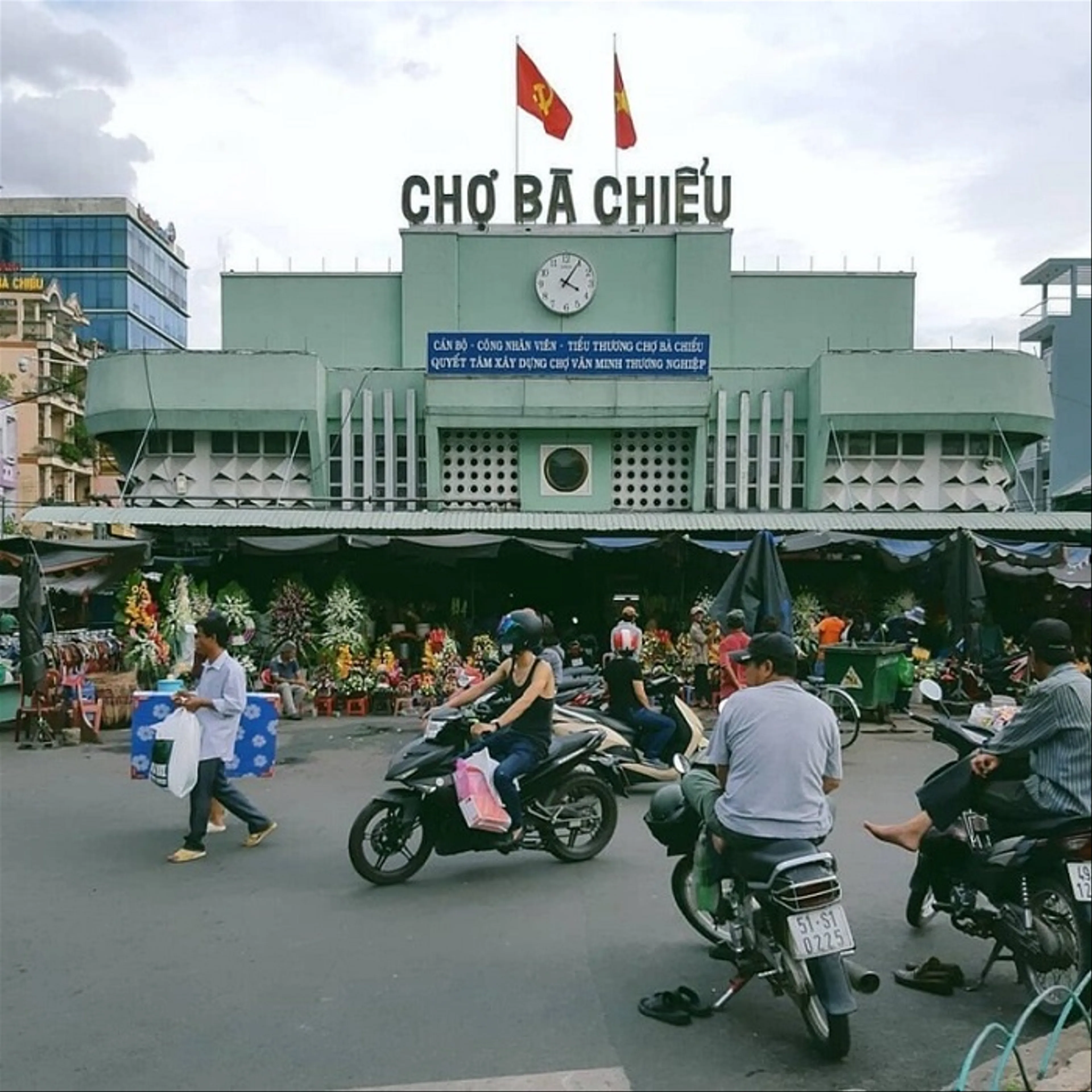 Khám Phá Chợ Bà Chiểu: Thiên Đường Ẩm Thực Địa Phương Nổi Tiếng