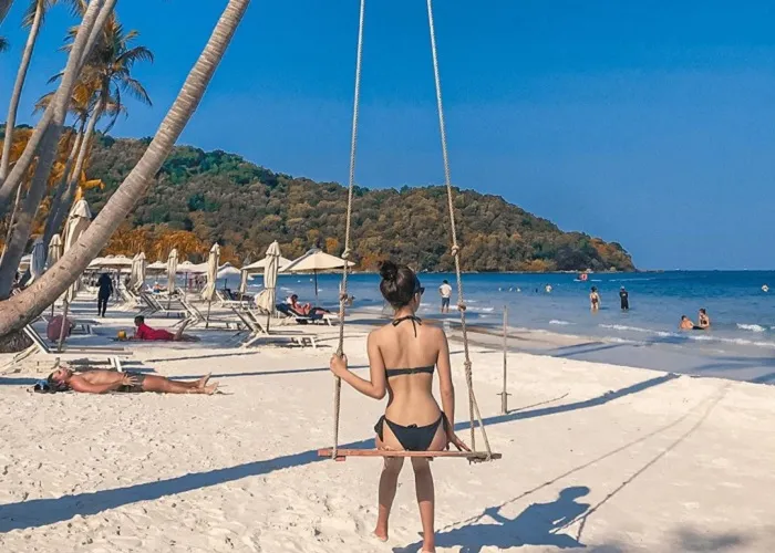 Du lịch Bãi Khem Phú Quốc tắm biển, chèo thuyền kayak và câu mực đêm