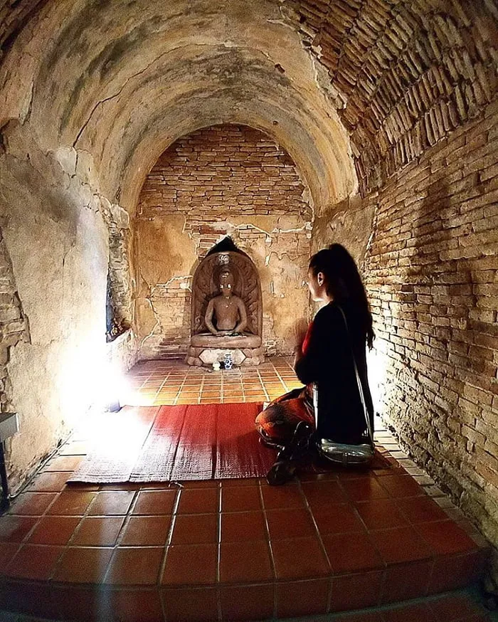Lắng mình trước vẻ đẹp cổ kính của đền Wat Umong ở Chiang Mai