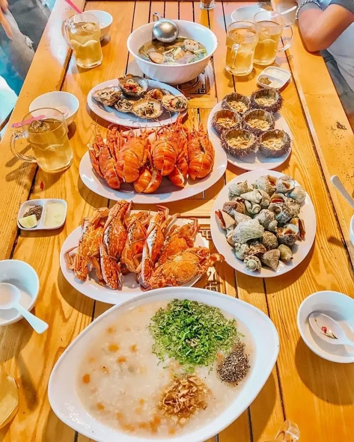 Khám Phá Các Nhà Hàng Địa Phương