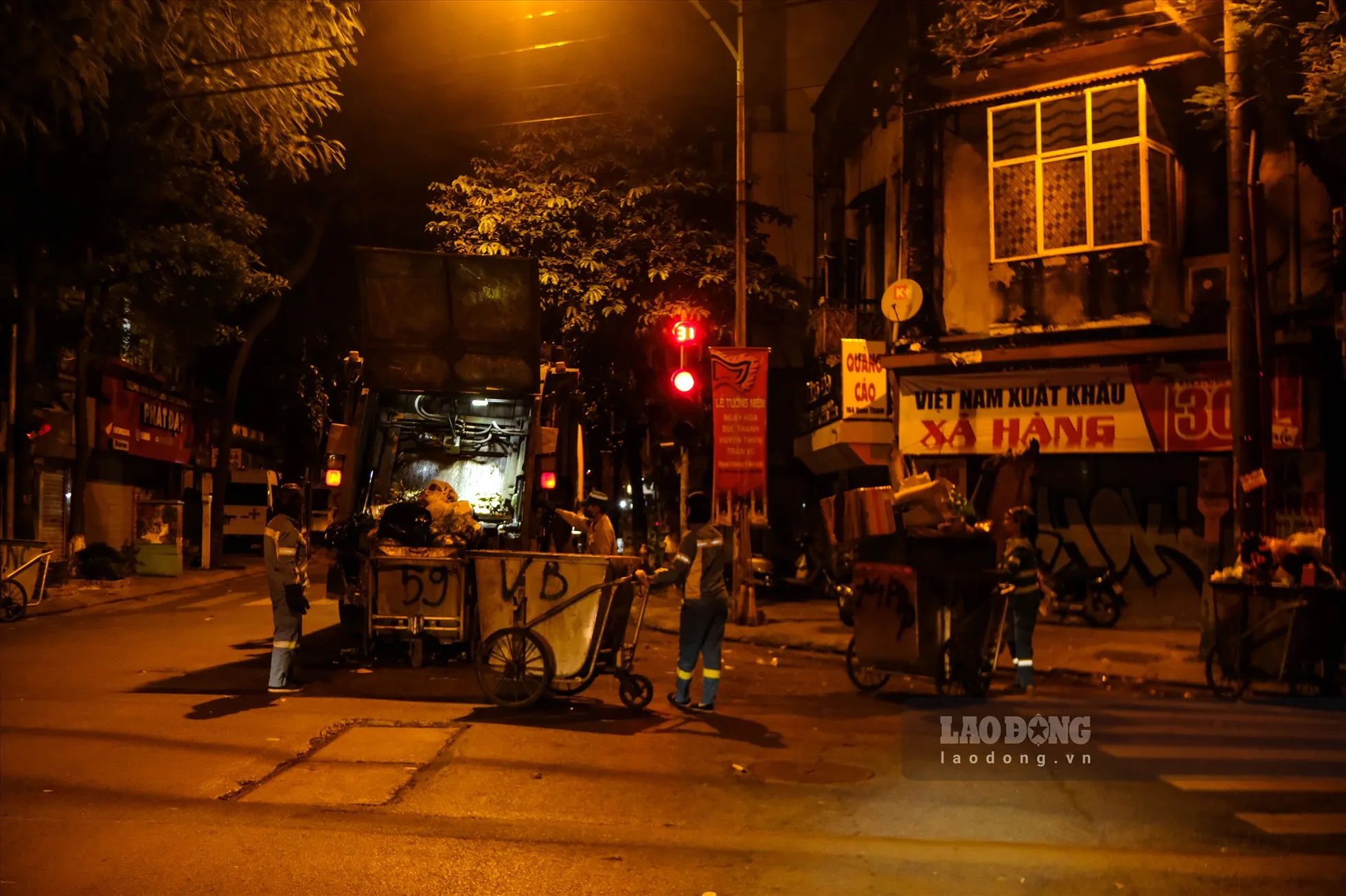 Cuộc Sống Về Đêm Sôi Động