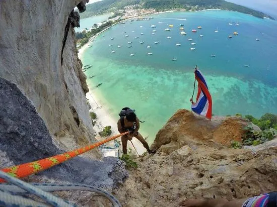 Happy climber at Ton Sai Tower - Picture of Phi Phi Climbers, Ko Phi Phi Don - Tripadvisor
