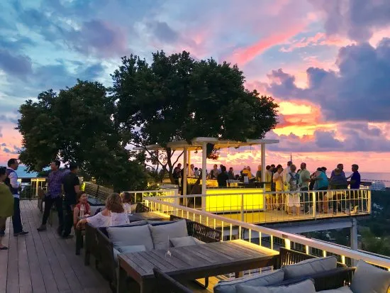Chuồn Chuồn Bistro & Sky Bar, Dương Đông - Đánh giá về nhà hàng - Tripadvisor