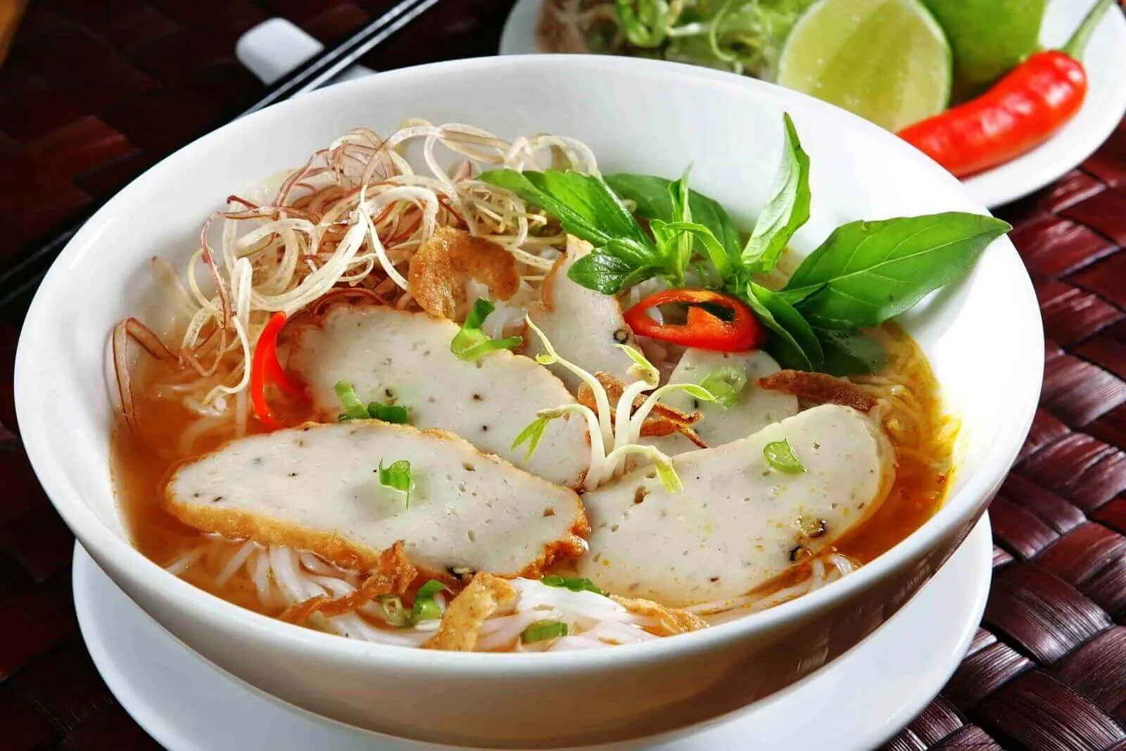 So sánh bún cá chấm với các món bún khác