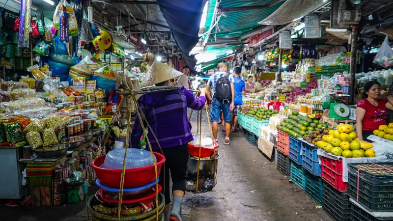 Dong Ba Market: A Vibrant Local Experience