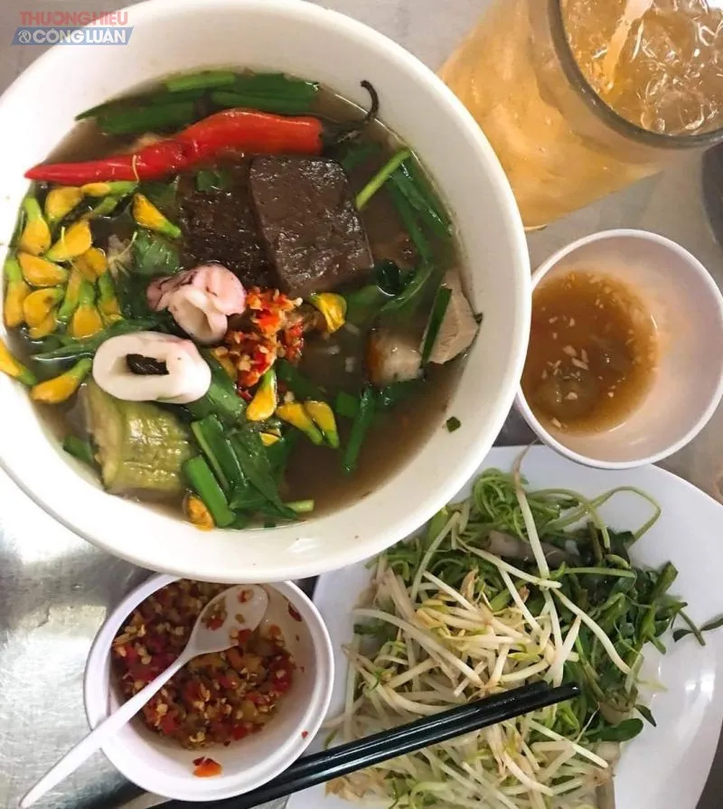 Ẩm thực đặc sắc tại chợ nổi