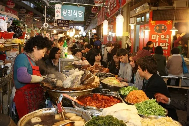 Phố Myeongdong - Thiên đường ẩm thực đường phố