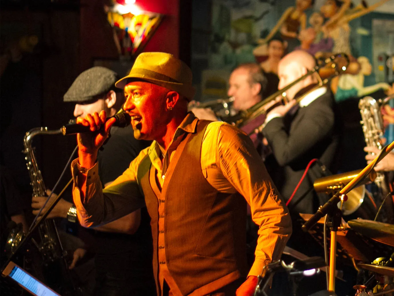 Exploring Iconic Jazz Clubs in Laneways