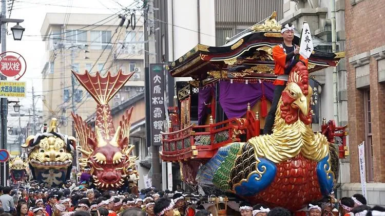 Cultural Insights: Festivals and Traditions Along the Route