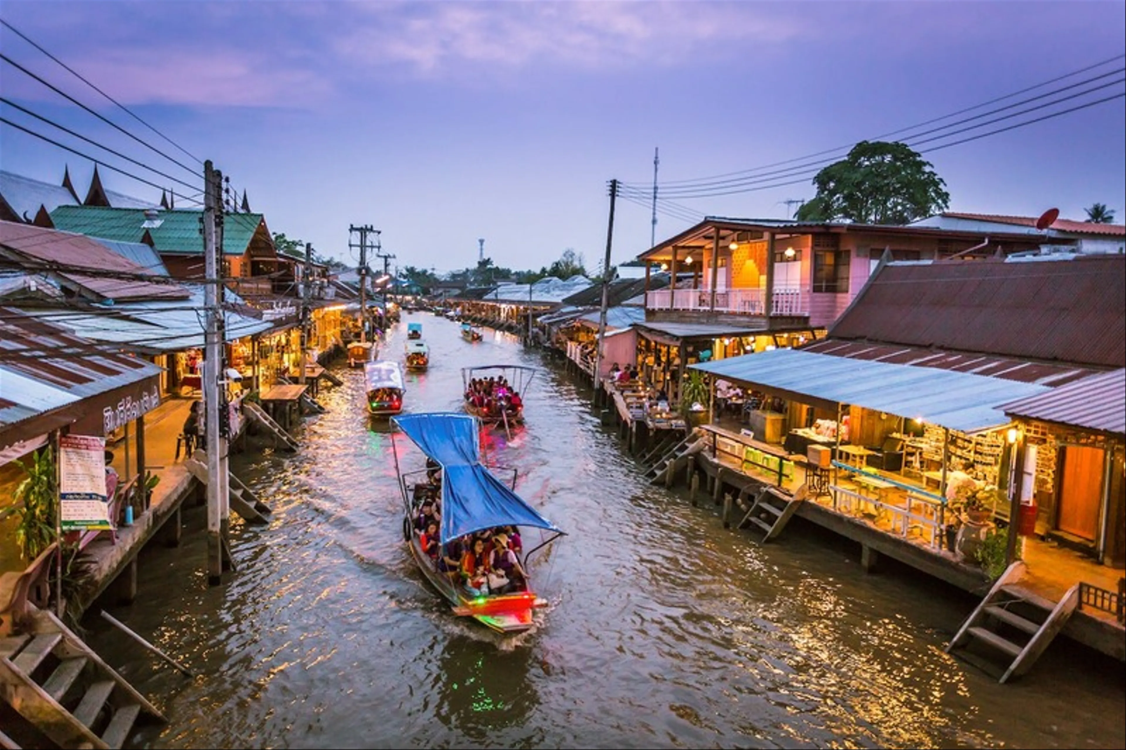Đi thuyền trên chợ nổi Damnoen Saduak: Trải nghiệm không thể bỏ lỡ ở Thái Lan