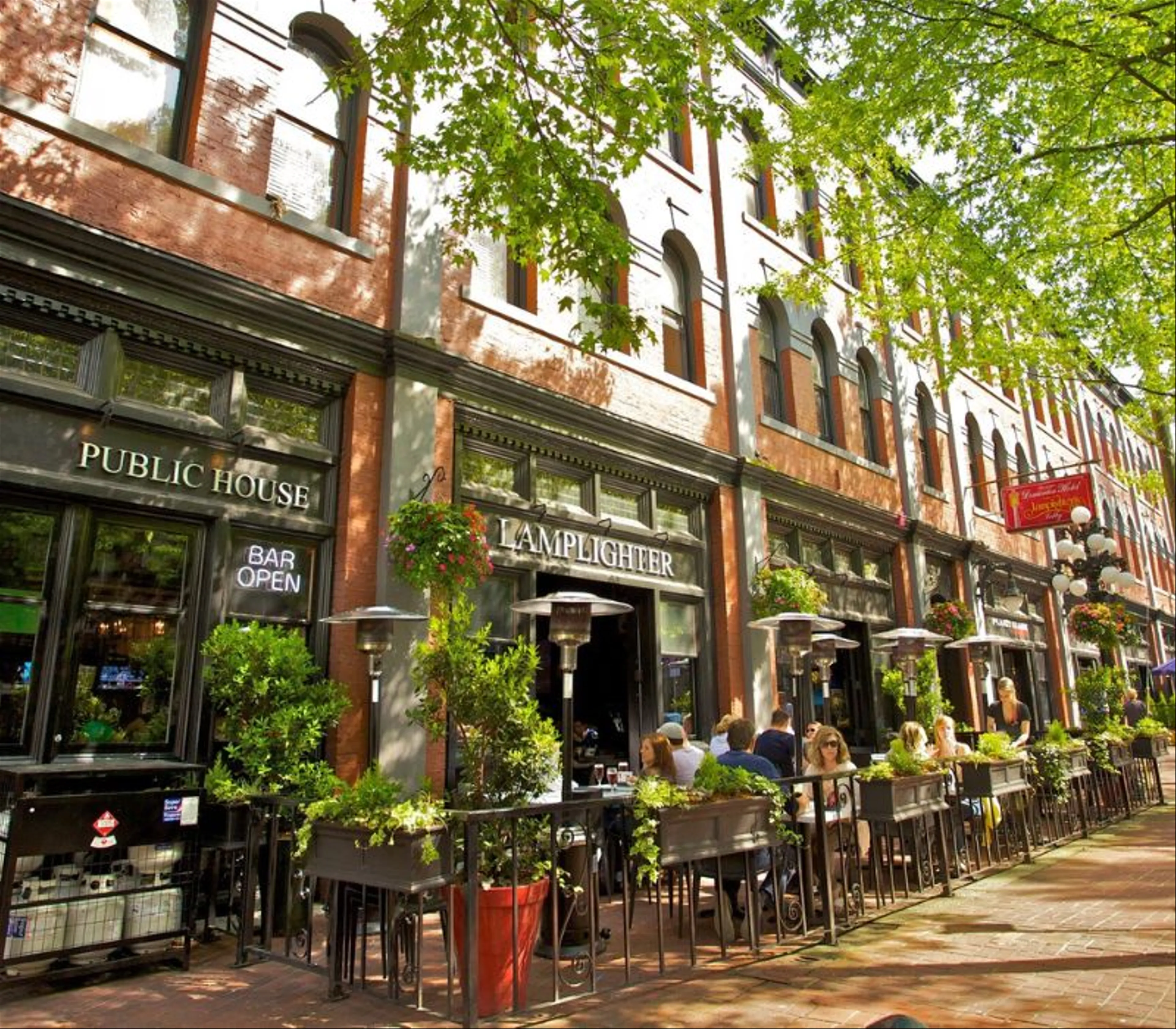 Khám Phá Ngõ Nhỏ Gastown: Nơi Lưu Giữ Lịch Sử Vancouver
