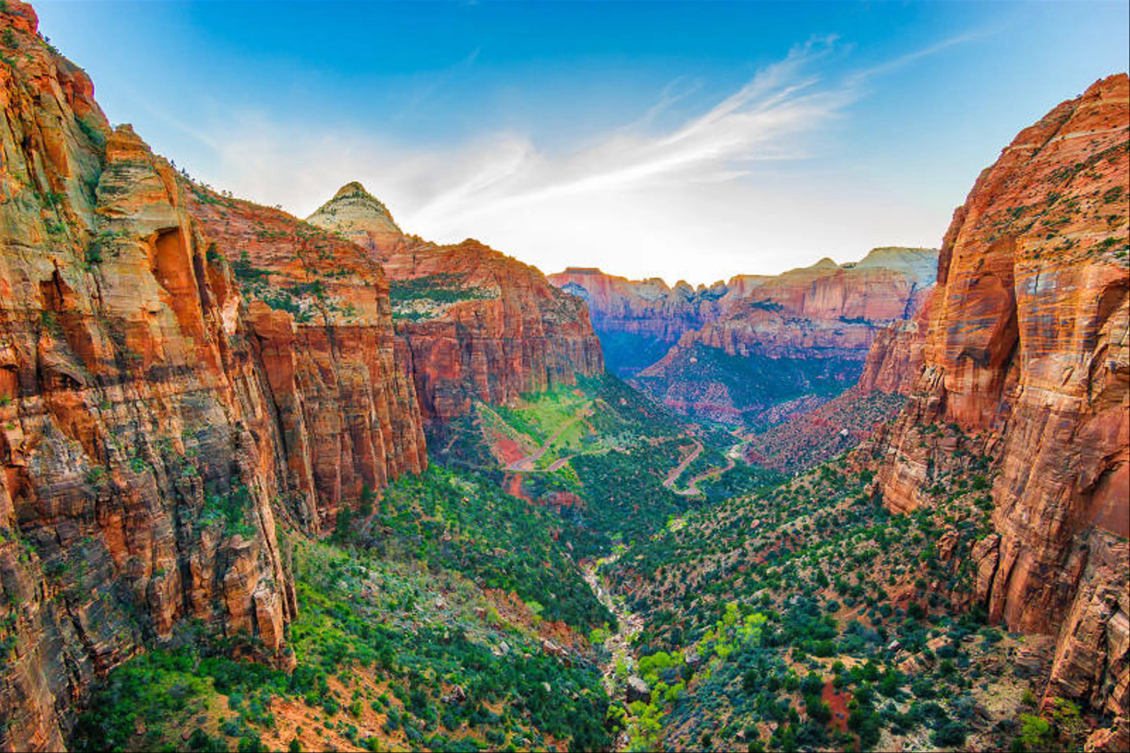 Khám Phá Kỳ Quan Thiên Nhiên tại Công Viên Quốc Gia Zion, Utah