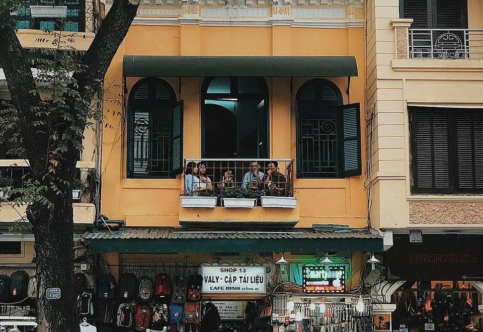 Trải Nghiệm Cà Phê Phố Cổ