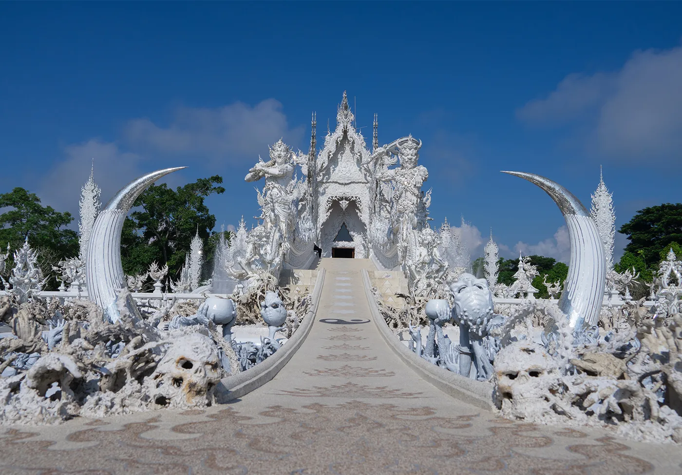 The Enchanting White Temple: Wat Rong Khun