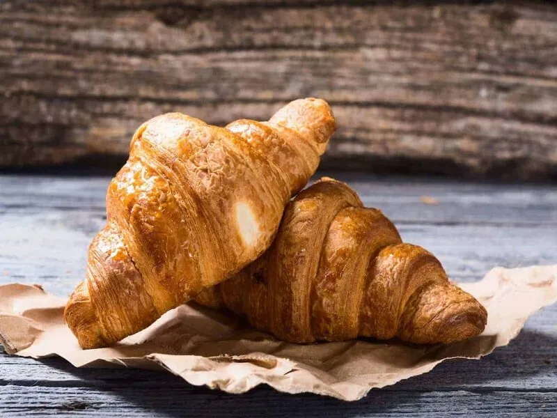 Kết hợp bánh sừng bò với cà phê: Bí quyết chọn lựa hoàn hảo