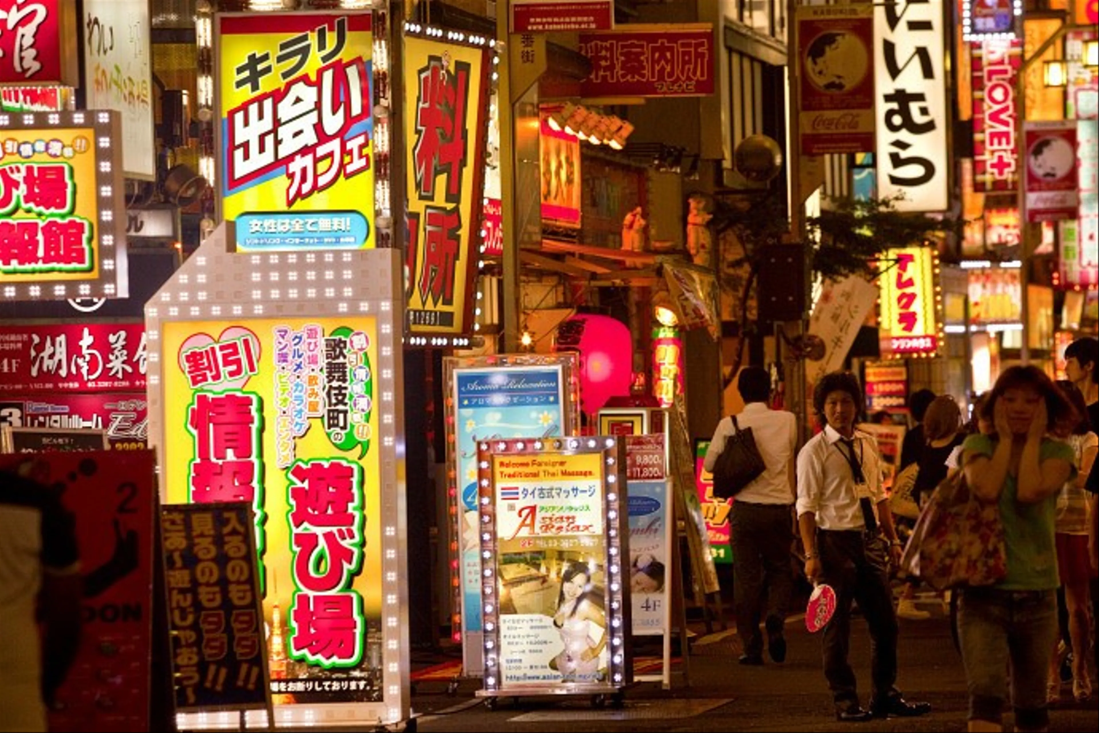 Thưởng Thức Ramen tại Khu Đèn Đỏ Kabukicho: Trải Nghiệm Ẩm Thực Đêm Ở Tokyo