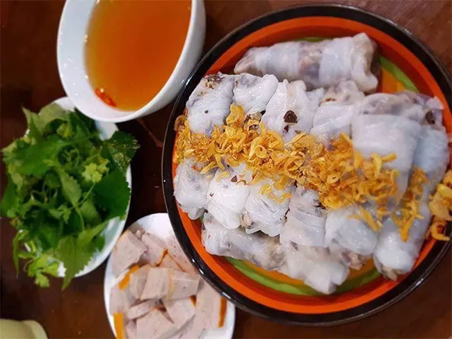 Trải nghiệm thực tế tại quán bánh cuốn nổi tiếng