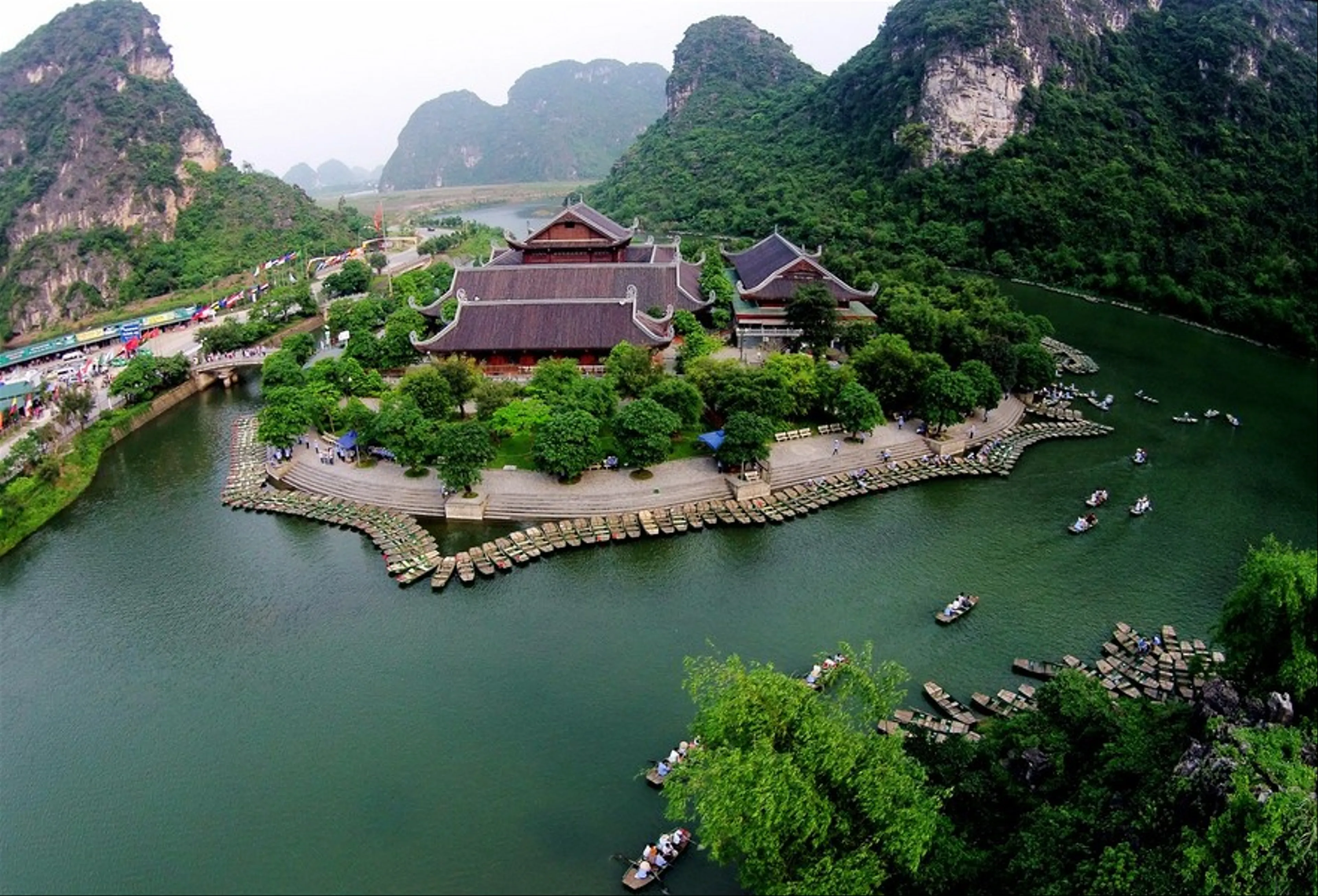 Khám Phá Vẻ Đẹp Hùng Vĩ Của Non Nước Ninh Bình