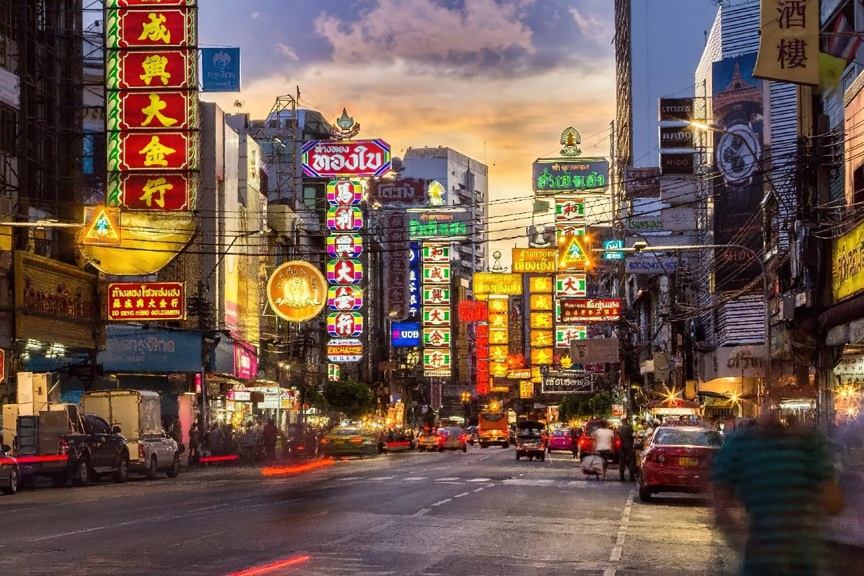 Tips for Navigating Yaowarat's Bustling Streets
