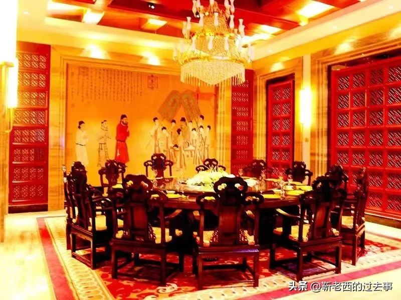 The Historical Roots of Imperial Dining