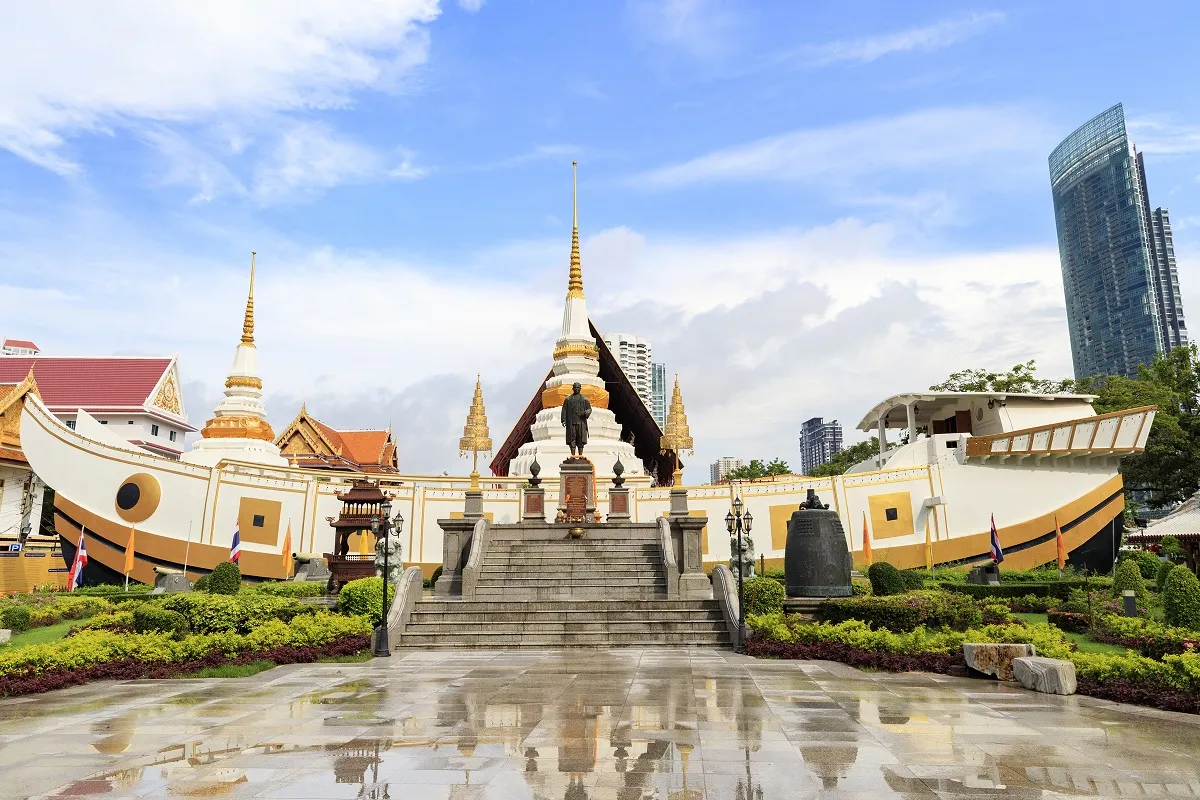 Chùa Thuyền Wat Yannawa cổ kính hơn 200 tuổi