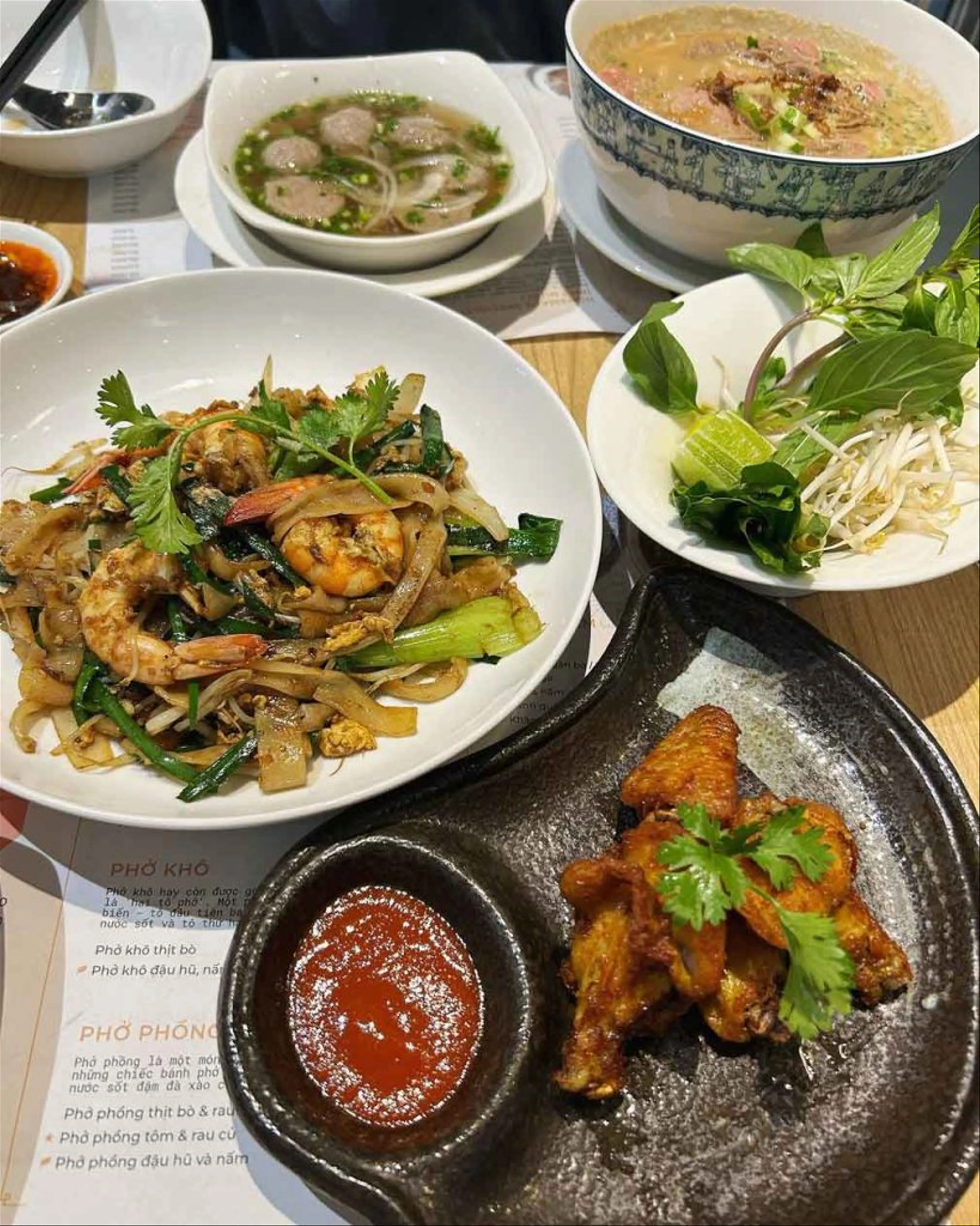Thưởng Thức Phở Sài Gòn: Hành Trình Ẩm Thực Tại Quán Phở Lê Văn Sỹ