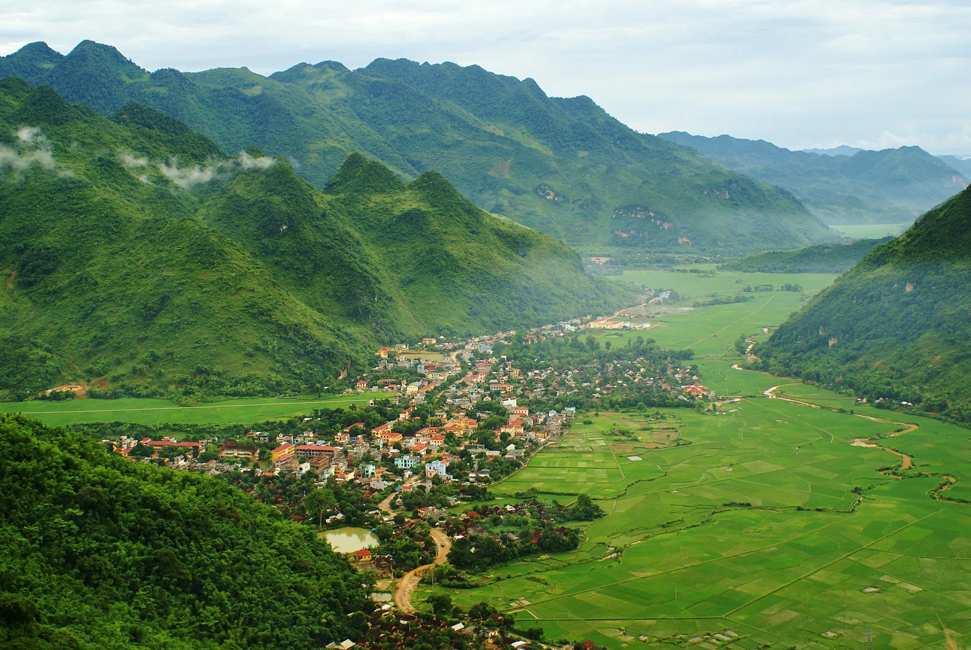 The Journey to Mai Chau: Scenic Routes and Travel Tips