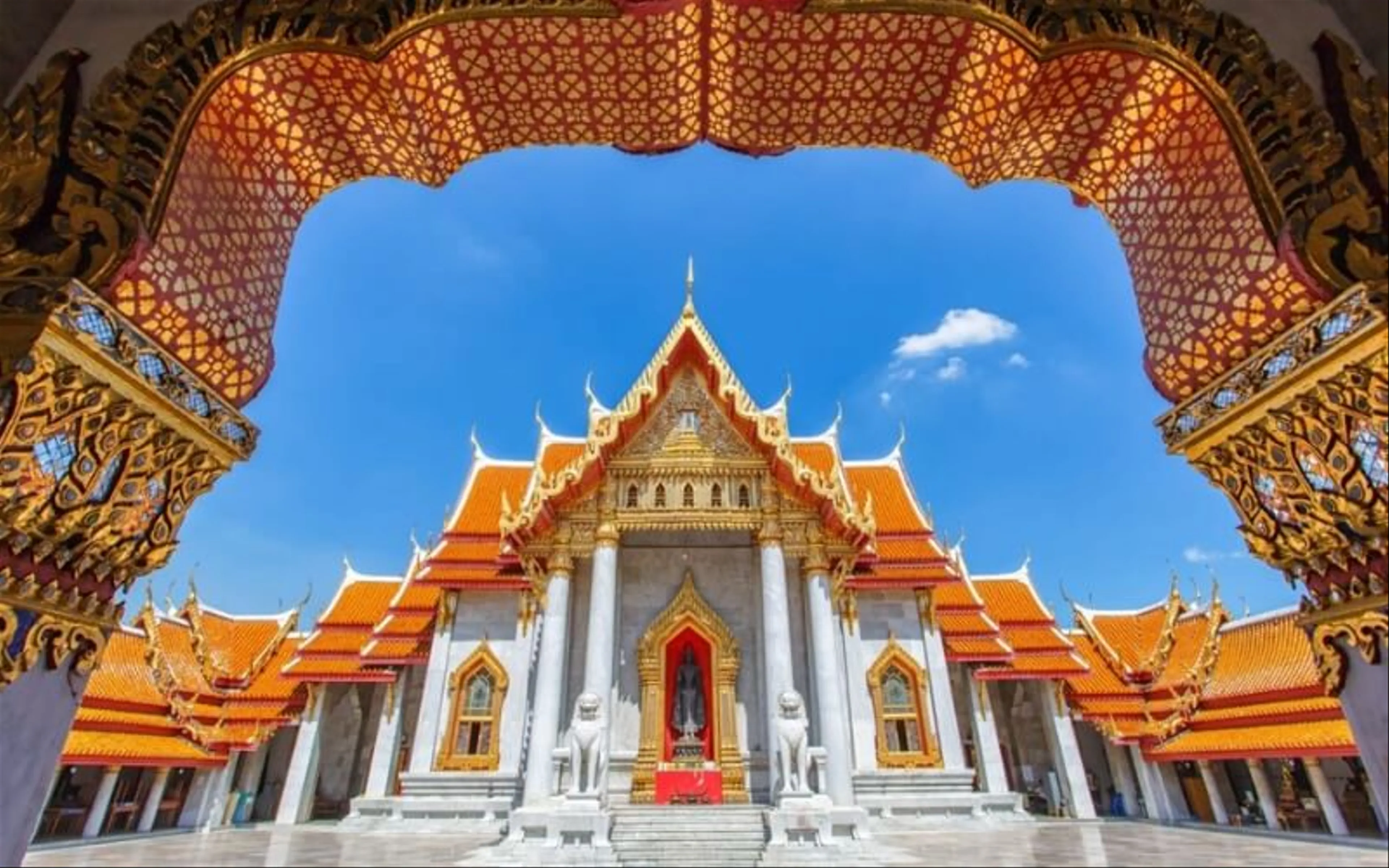 Discover Thailand: A Journey Through Temples and Tropical Landscapes