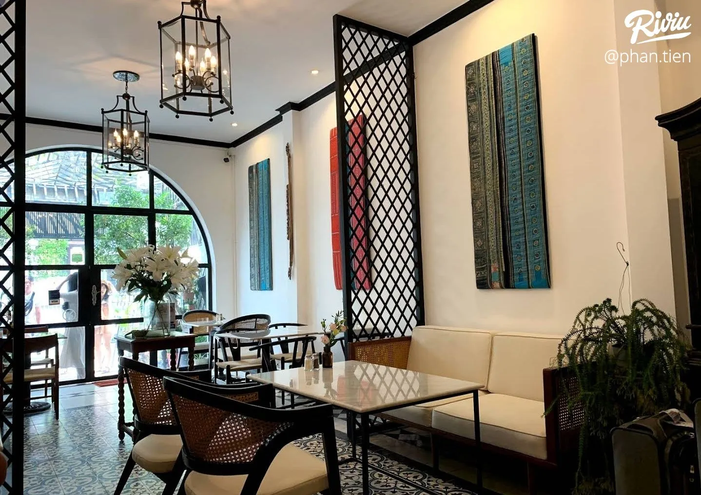 The Vintage Emporium - Không Gian Hoài Cổ Và Ấm Cúng