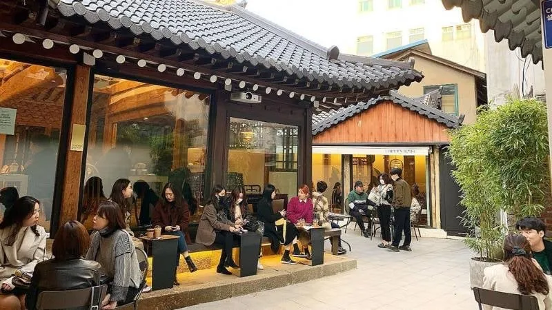 Unique Café Experiences in Traditional Hanoks